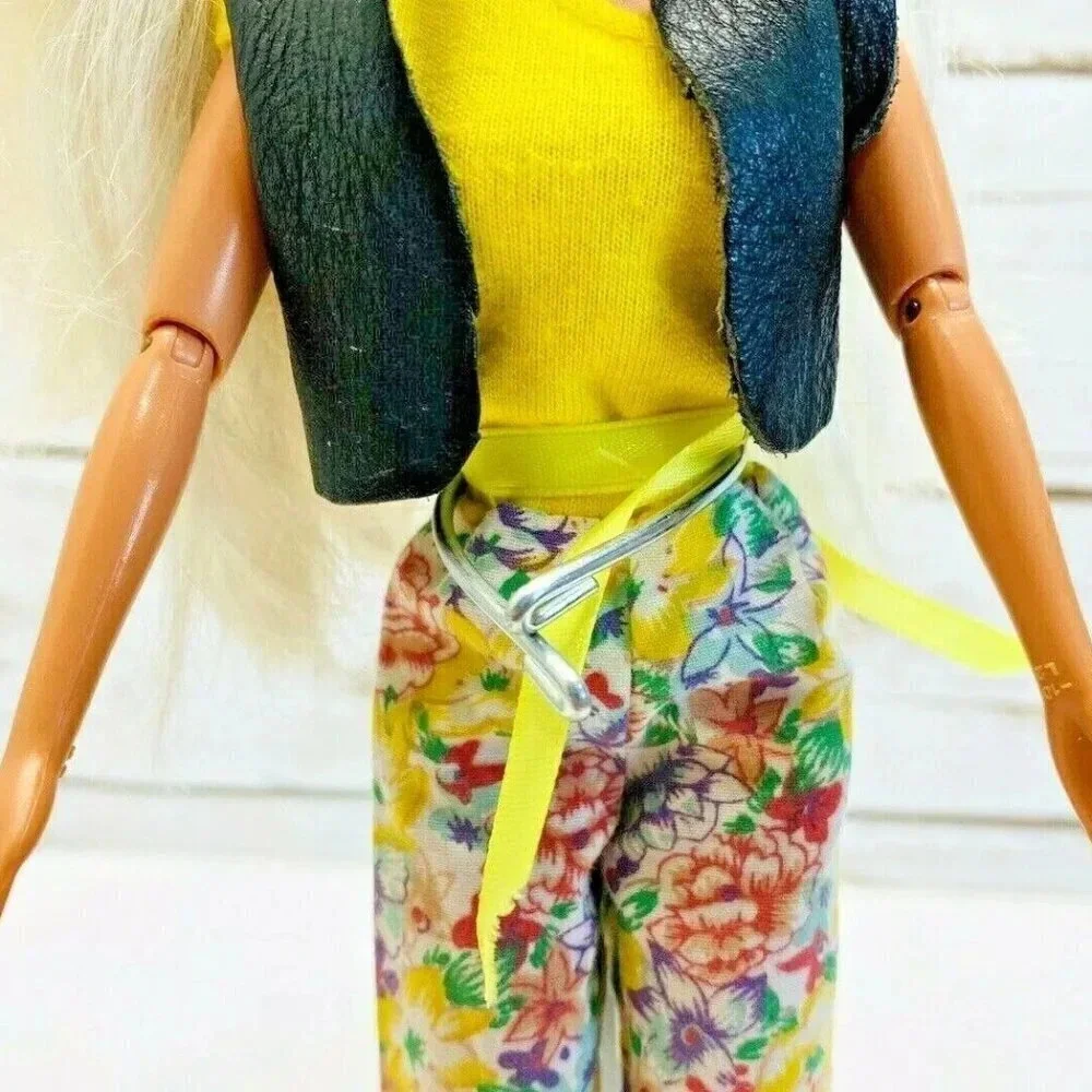 MATTEL BARBIE Doll Blonde Hair Blue Eyes Articulated Elbows Outfit 12